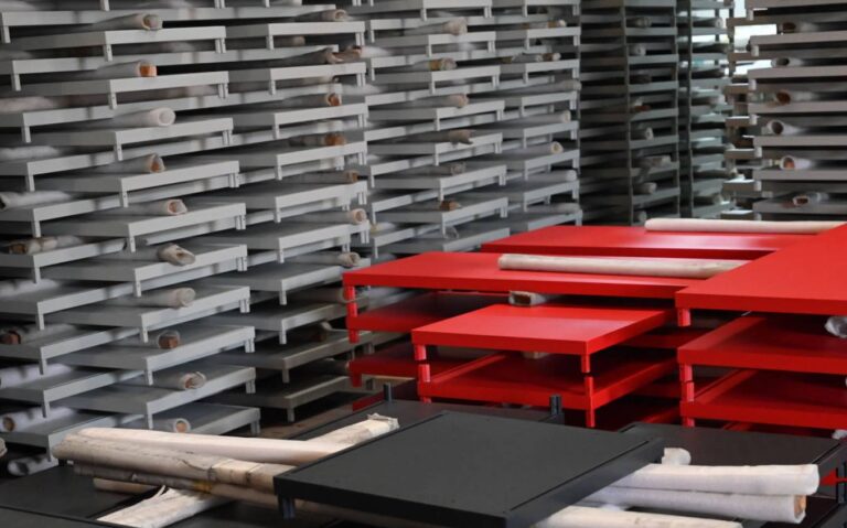DAYE provides full services including products research and development, mold design and manufacturing, die-casting, precision machining, surface treatment and finished product assembly.